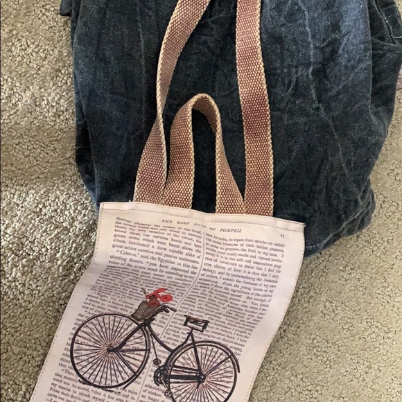 Canvas Backpack - Picture 3 of 4